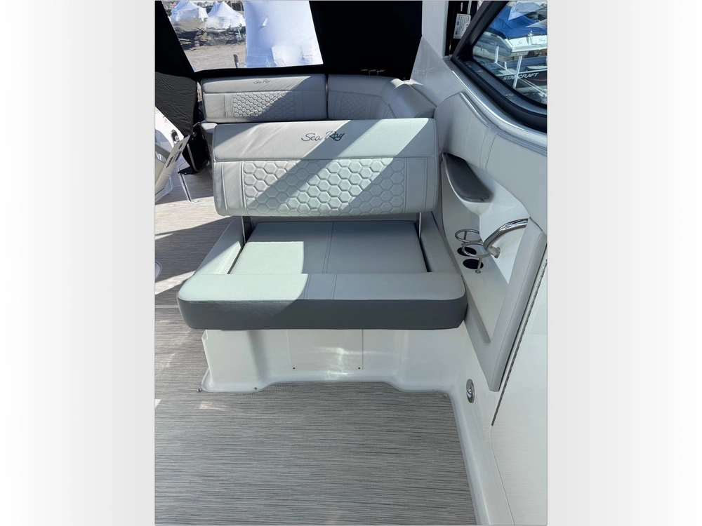 2025 Sea Ray Sundancer 320 alt