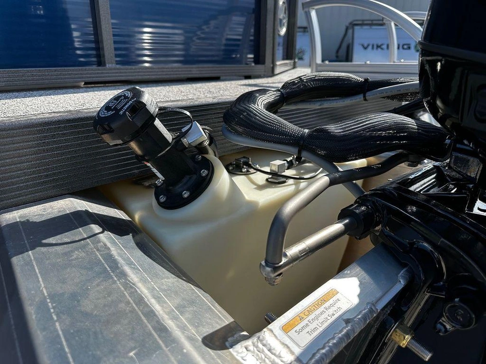 2025 Montego Bay 8518 Deluxe Cruising alt