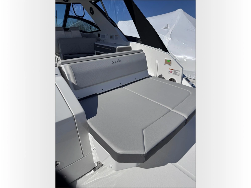 2025 Sea Ray Sundancer 320 alt