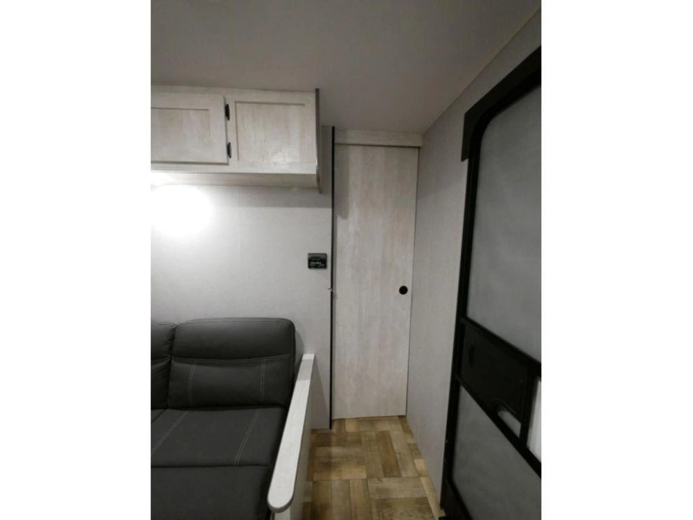 2022 Shasta 25rb alt