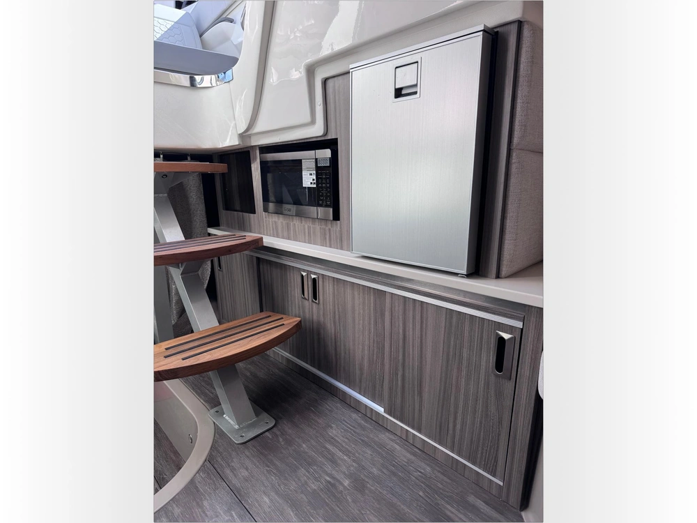 2025 Sea Ray Sundancer 320 alt