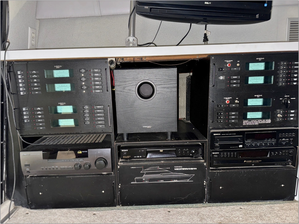 1989 Mainship Motor Yachts Mediterranean 35 No Luxury Tax* alt