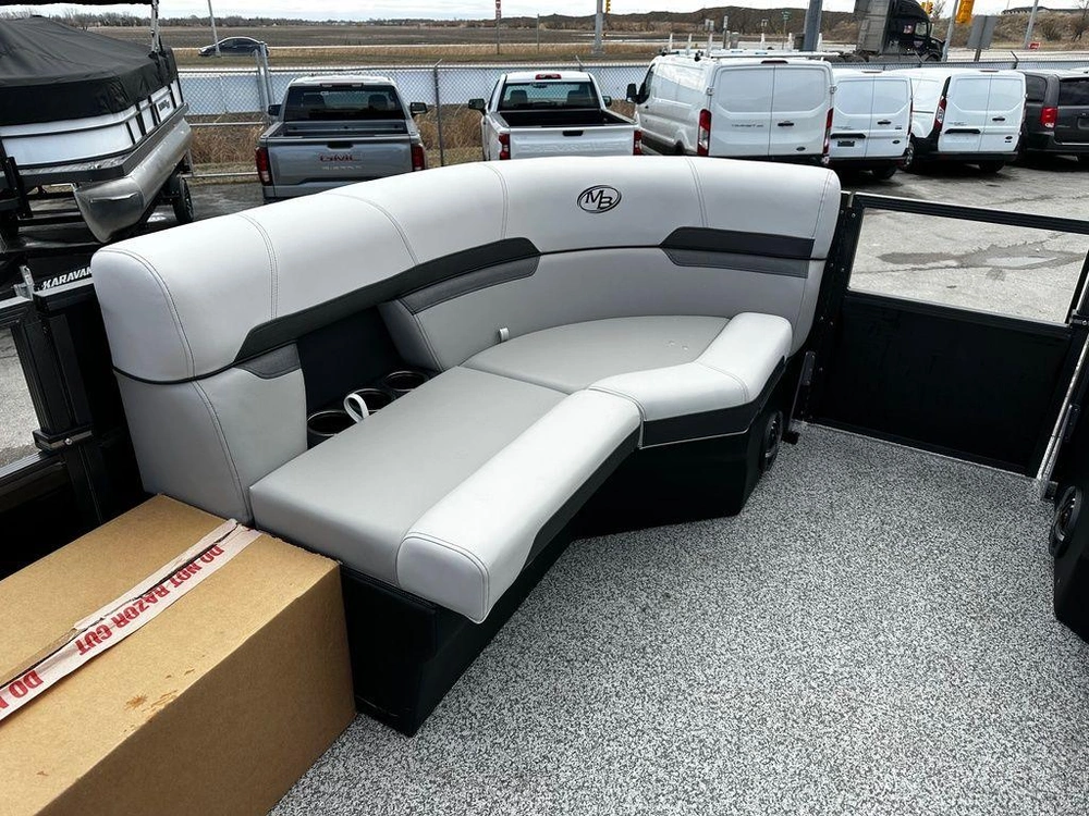 2025 Montego Bay 8518 Deluxe Cruising alt