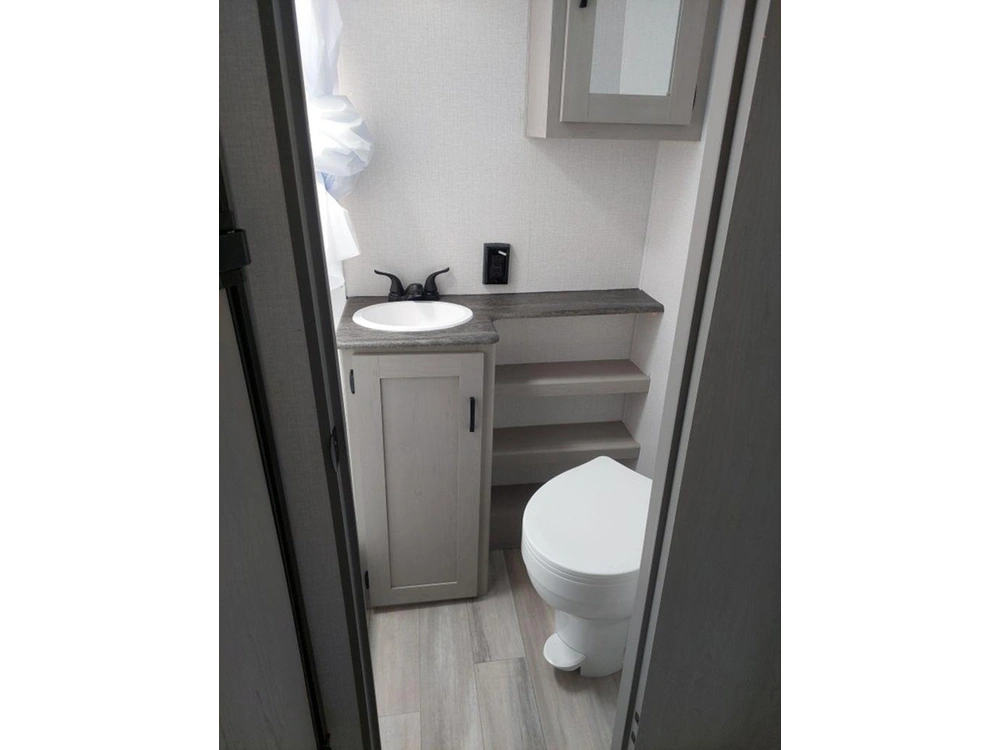 2023 Coachmen 18bhs alt