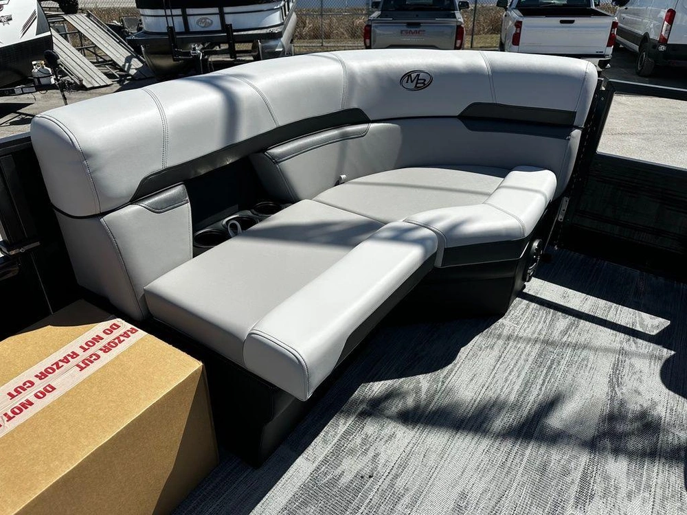 2025 Montego Bay 8520 Deluxe Cruising Pontoon alt