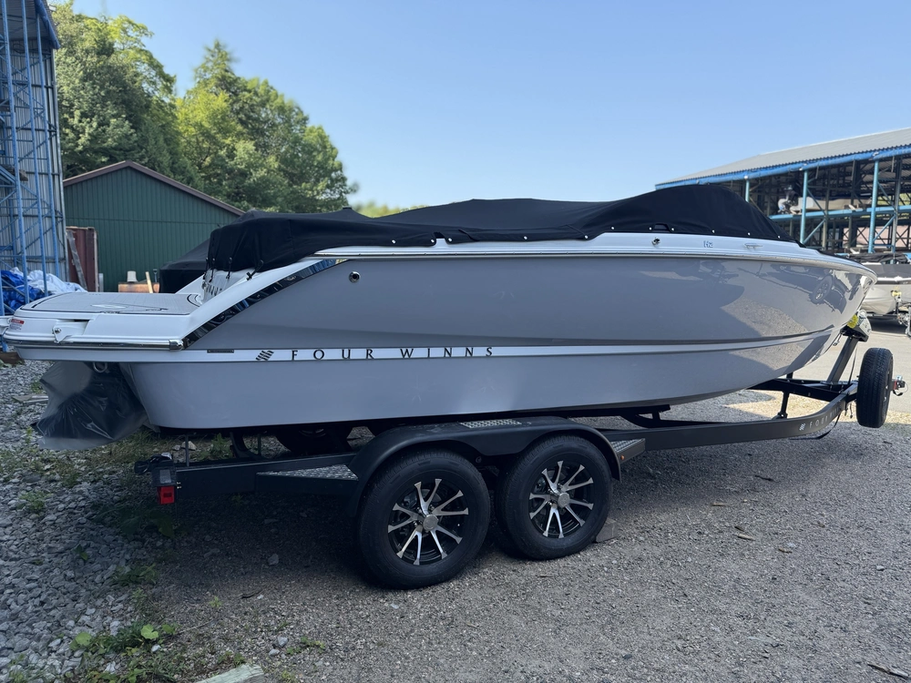 2026 Four Winns H2 Freedom Mercruiser 4.5l alt