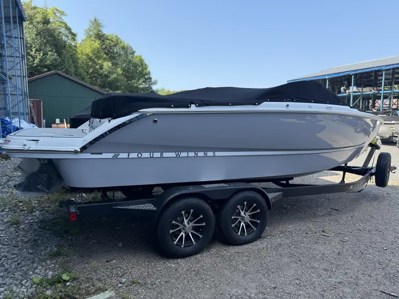 Four Winns H2 FREEDOM MERCRUISER 4.5L 2026