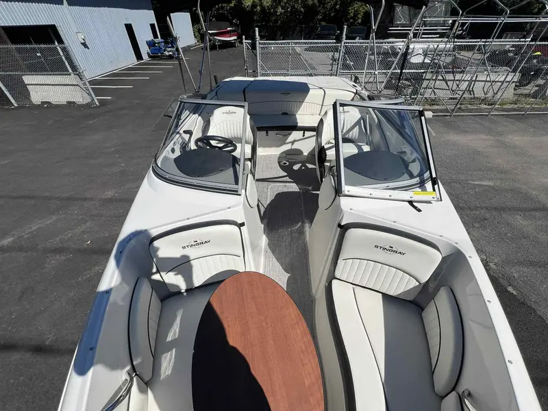 2020 Stingray Boat Co 208 LR **SEULEMENT 67 HEURES!!** thumbnail 12