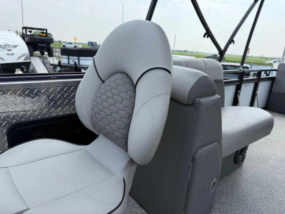 2023 Angler Qwest 8522 All Sport 2-tube alt