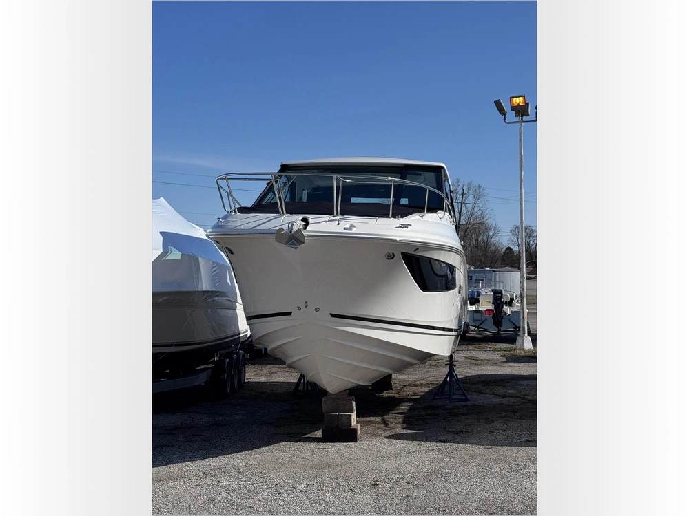 2025 Sea Ray Sundancer 320 alt