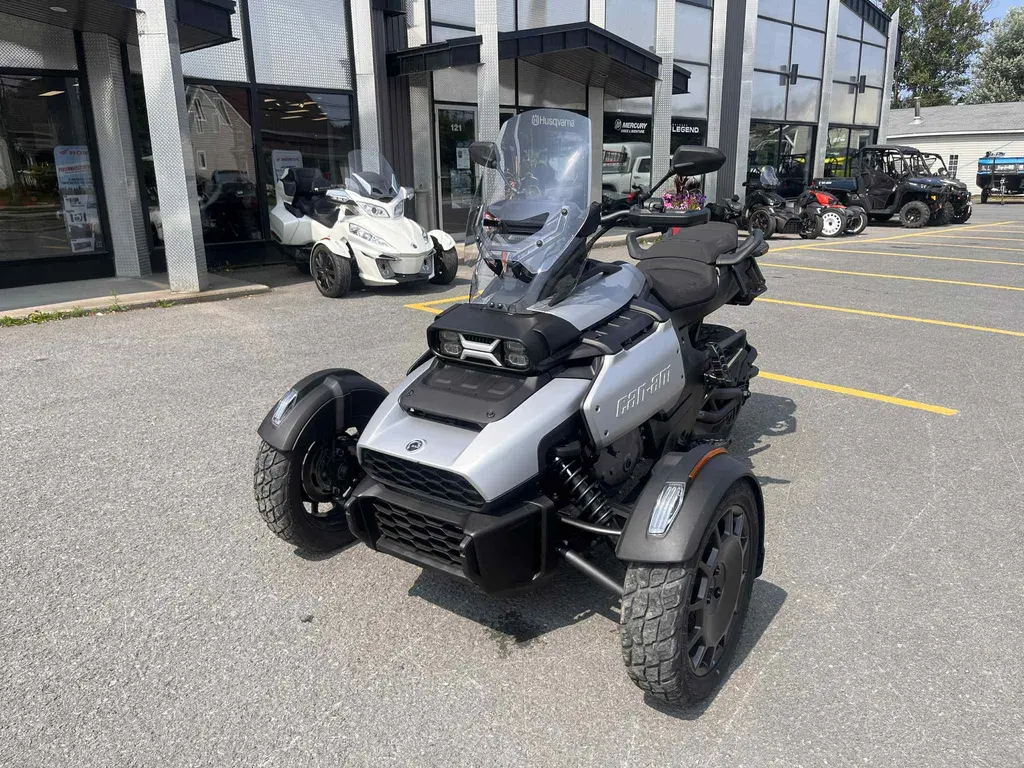 2025 Can-Am CAYON XT