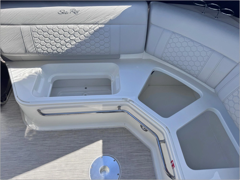 2025 Sea Ray Sundancer 320 alt