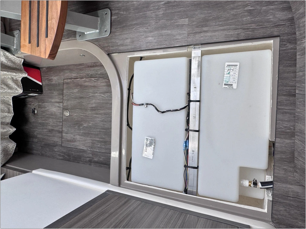 2025 Sea Ray Sundancer 320 alt