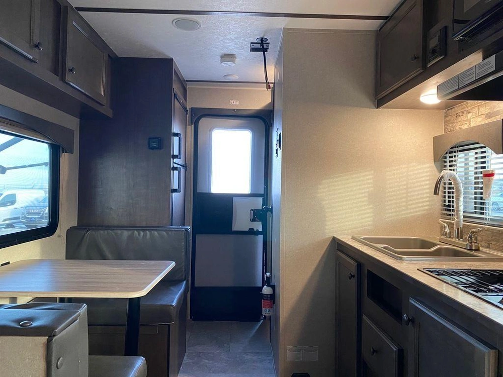 2023 Sunset Park Rv 16bh alt
