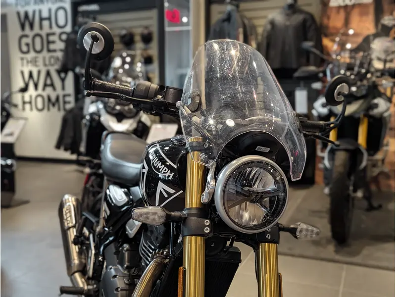 2024 Triumph Speed 400 // Phantom Black/Storm Grey