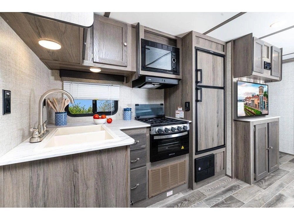 2025 Gulf Stream 28crb alt