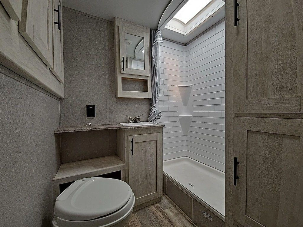 2022 Shasta 25rb alt