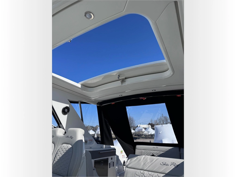 2025 Sea Ray Sundancer 320 alt