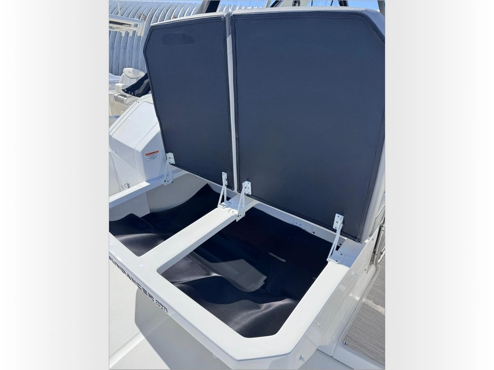 2025 Sea Ray Sundancer 320 alt