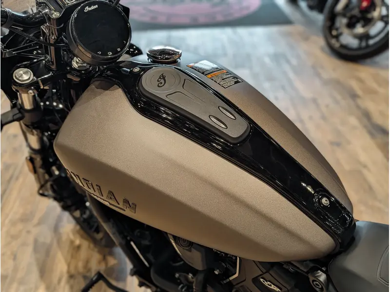 2025 Indian Motorcycle Sport Scout Limited +Tech // Nara Bronze Metallic Smoke