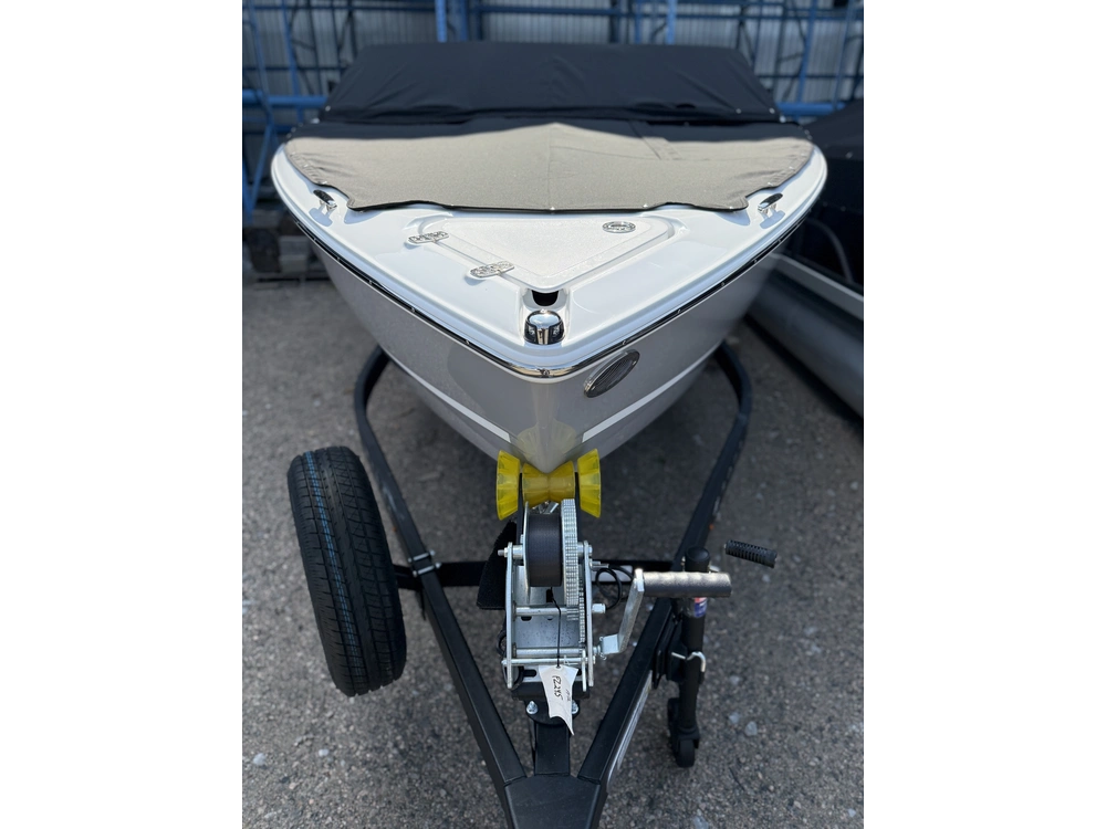 2026 Four Winns H2 Freedom Mercruiser 4.5l alt