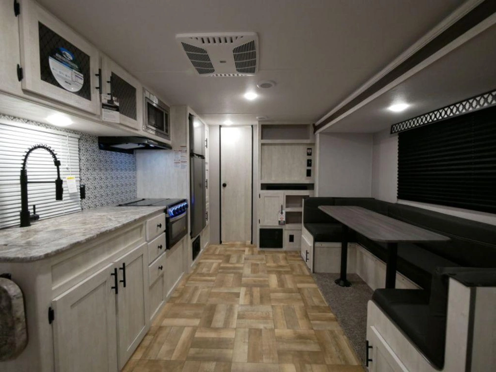 2022 Shasta 25rb alt