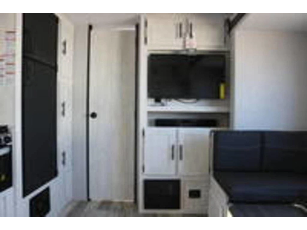 2022 Shasta 25rb alt