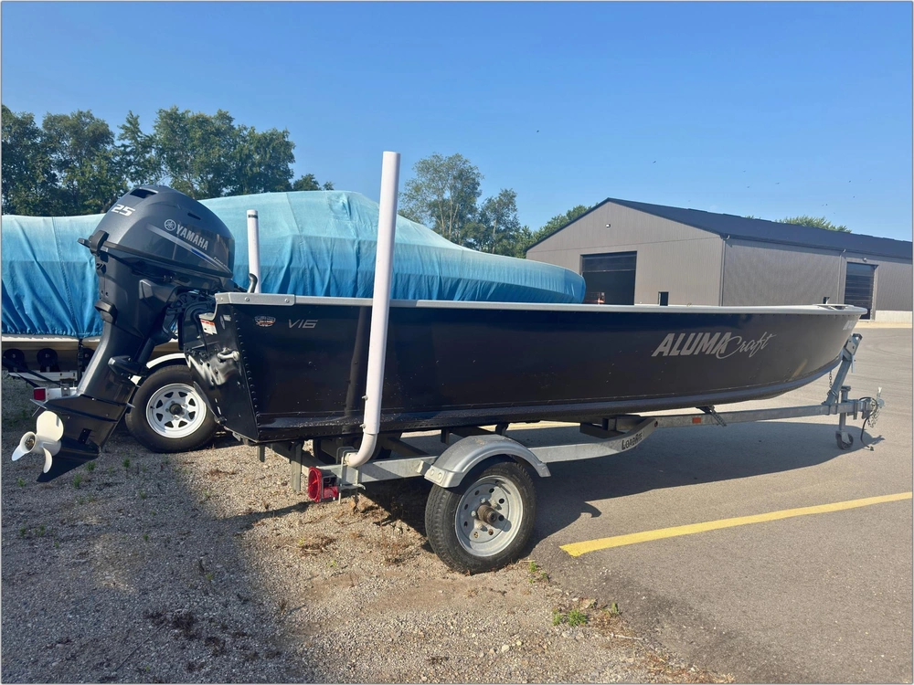 2021 Alumacraft V-16 alt