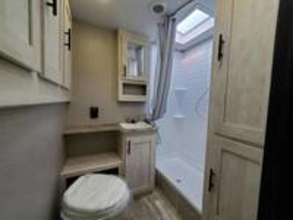 2022 Shasta 25rb alt