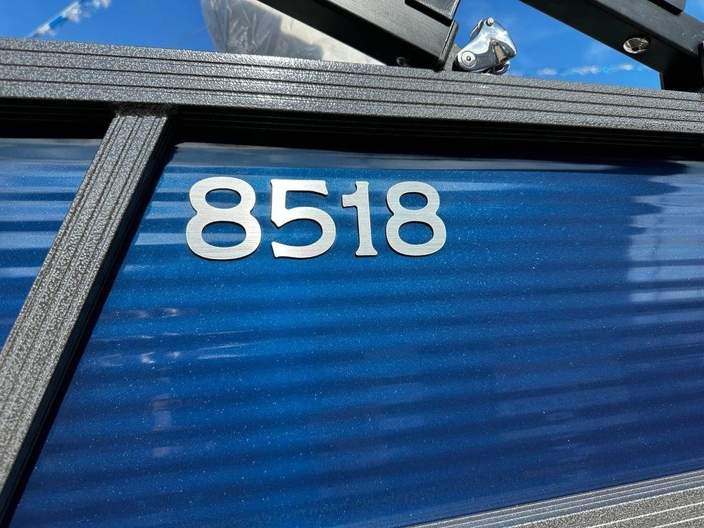 2025 Montego Bay 8518 Deluxe Cruising alt