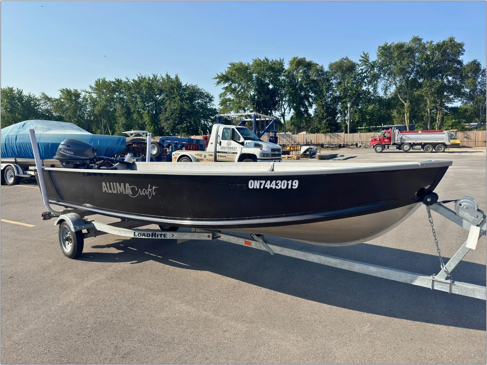 2021 Alumacraft V-16 alt