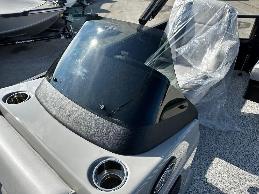 2025 Montego Bay 8518 Deluxe Cruising alt