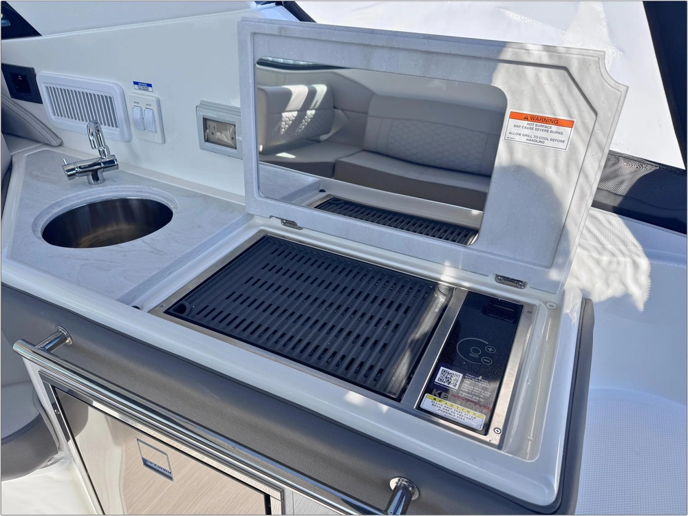 2025 Sea Ray Sundancer 320 alt