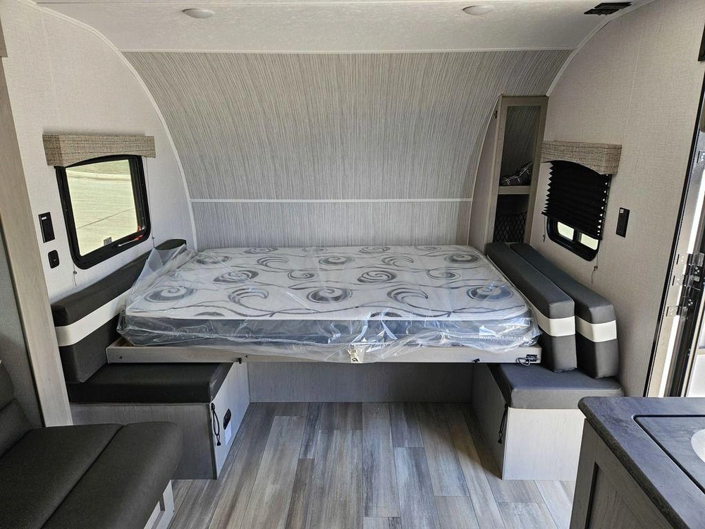 2023 Coachmen Viking 17mbs