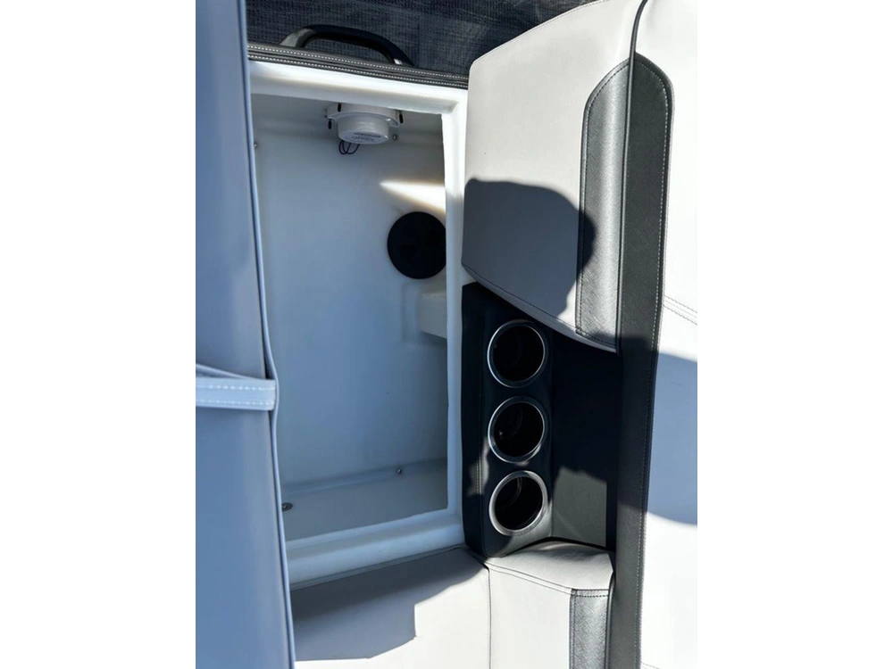 2025 Montego Bay 8520 Deluxe Cruising Pontoon alt