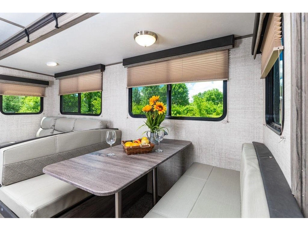 2025 Gulf Stream 28crb alt