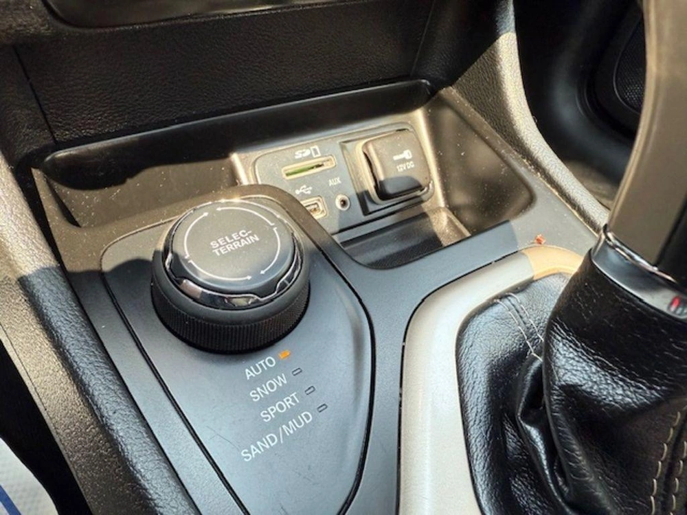 2014 Jeep Cherokee Limited 4x4 alt