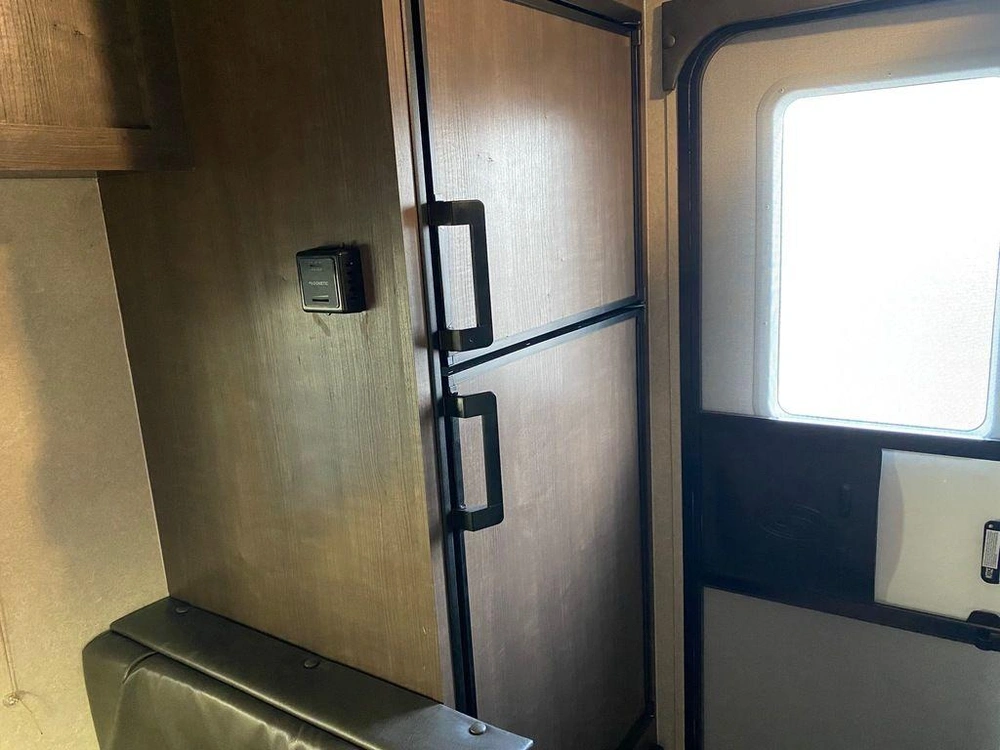 2023 Sunset Park Rv 16bh alt