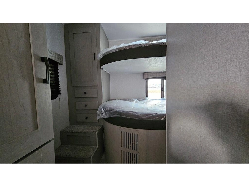 2023 Coachmen 252dbus alt