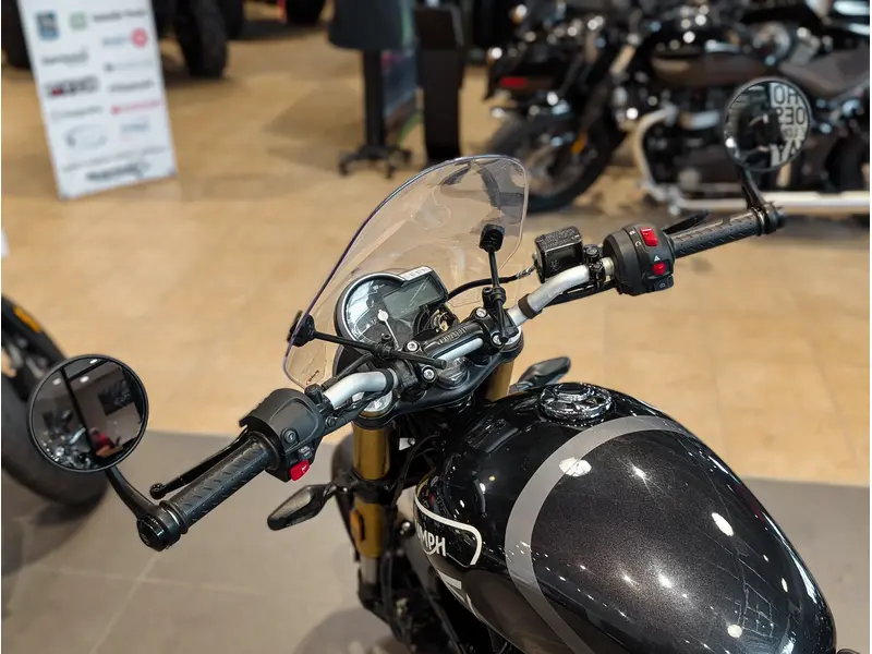 2024 Triumph Speed 400 // Phantom Black/Storm Grey