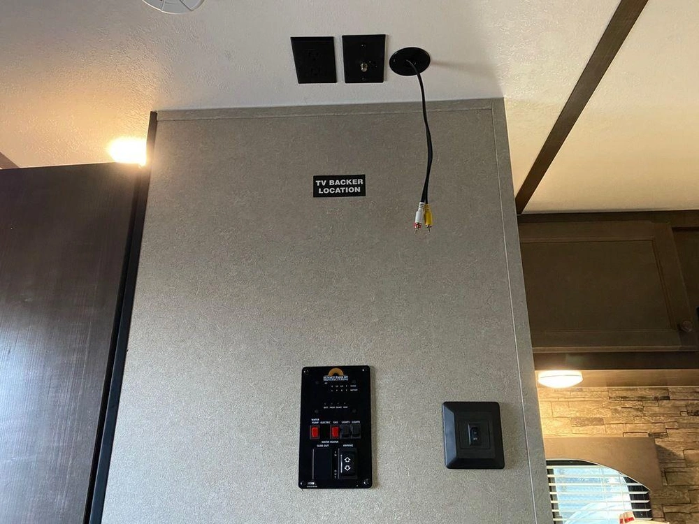 2023 Sunset Park Rv 16bh alt