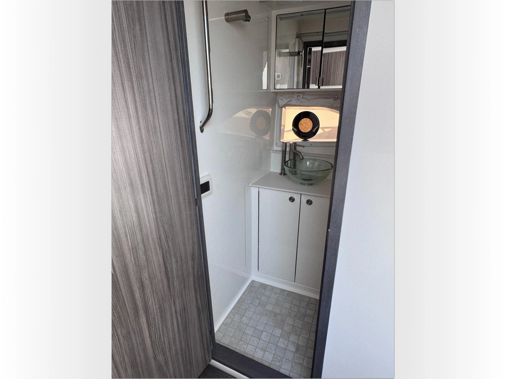 2025 Sea Ray Sundancer 320 alt