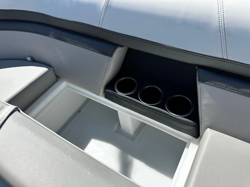 2025 Montego Bay 8520 Deluxe Cruising Pontoon alt