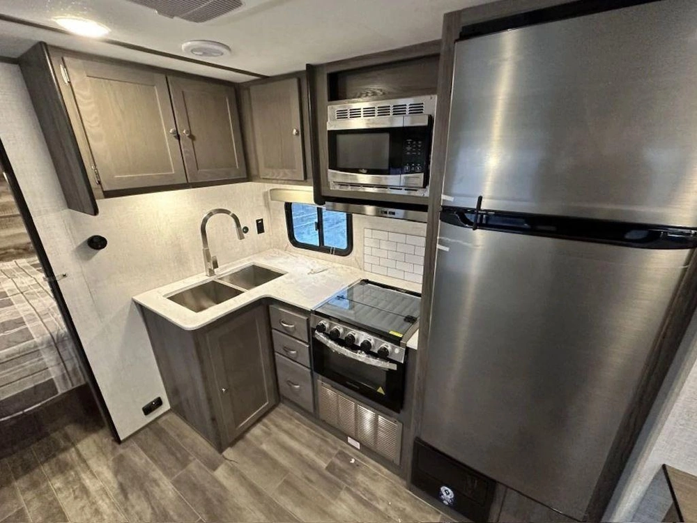 2025 Gulf Stream 28crb alt