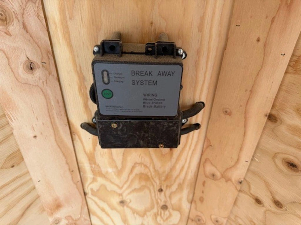 2025 Cjay Trailers Fx9 8.5'x20' alt