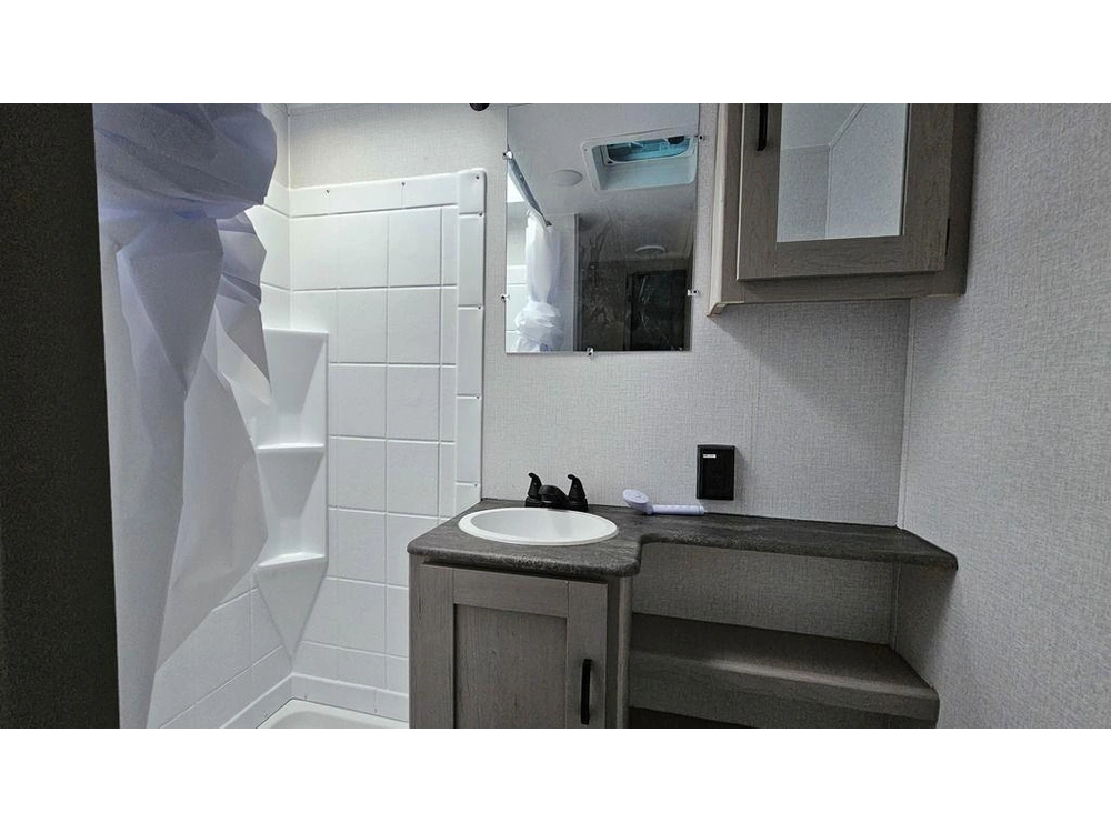 2023 Coachmen 252dbus alt