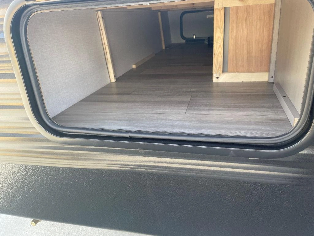 2023 Coachmen 252dbus alt