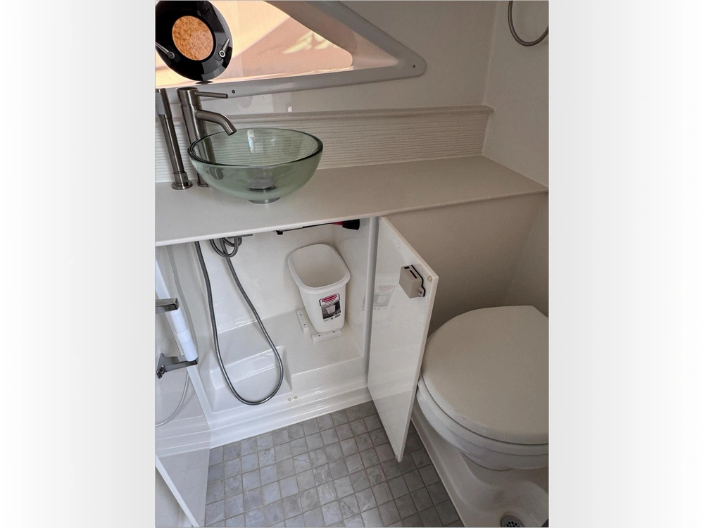 2025 Sea Ray Sundancer 320 alt