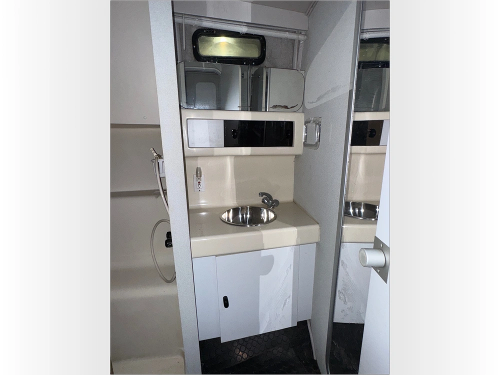 1989 Mainship Motor Yachts Mediterranean 35 No Luxury Tax* alt