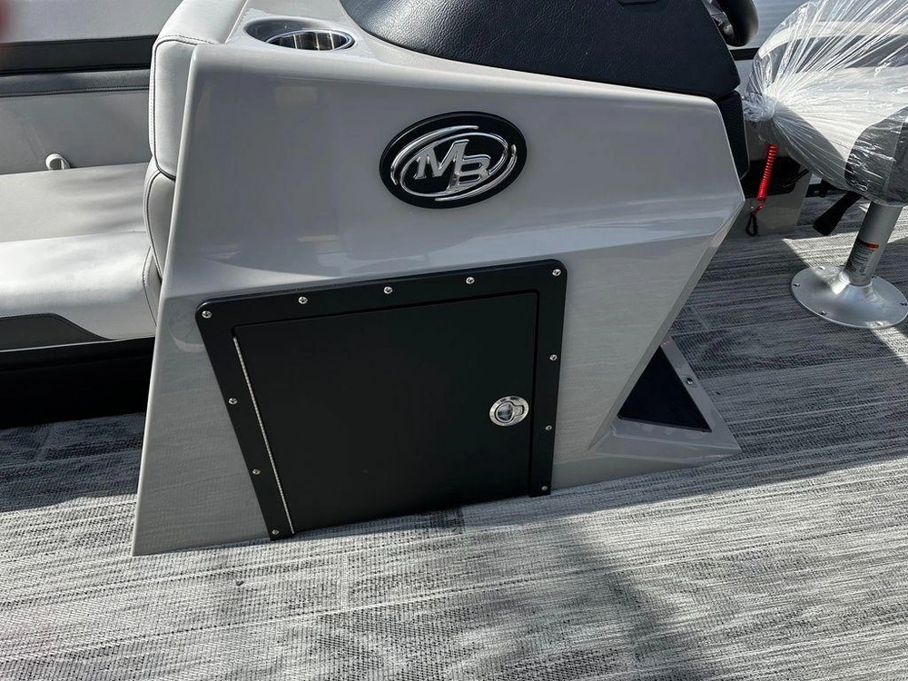 2025 Montego Bay 8520 Deluxe Cruising Pontoon alt